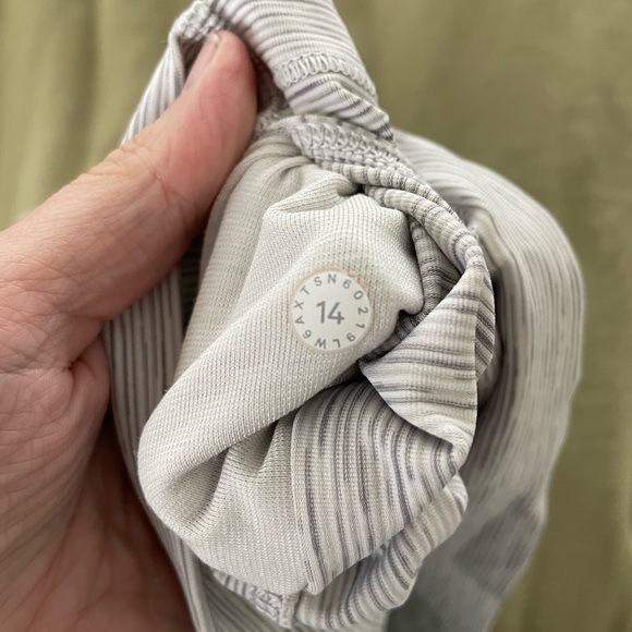 Lululemon Wunder under high rise crop 21” luxtreme 14 - Picture 3 of 3